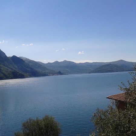 Luxurious Attic-Swimming Pool Villa Riva di Solto Exterior foto
