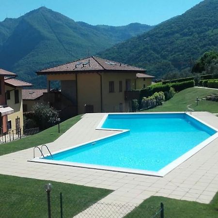 Luxurious Attic-Swimming Pool Villa Riva di Solto Exterior foto