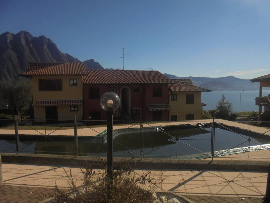 Luxurious Attic-Swimming Pool Villa Riva di Solto Exterior foto