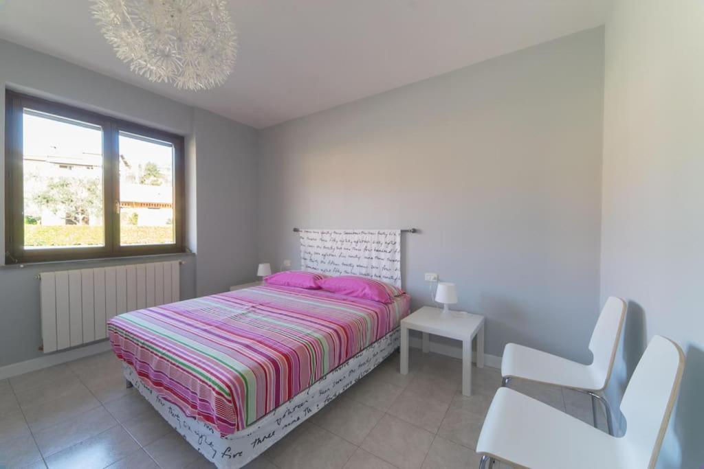 Luxurious Attic-Swimming Pool Villa Riva di Solto Exterior foto